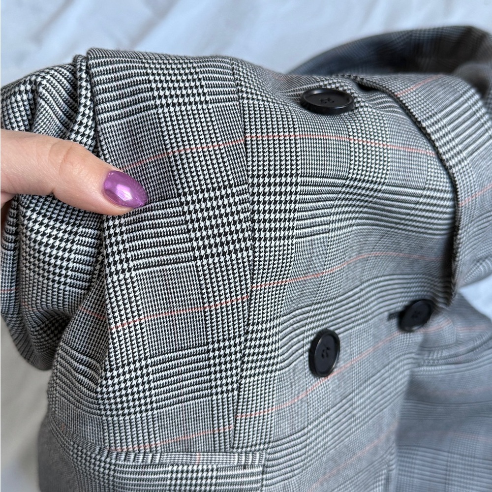 Black and white plaid blazer by LOFT size 6 - Picture 4 of 8